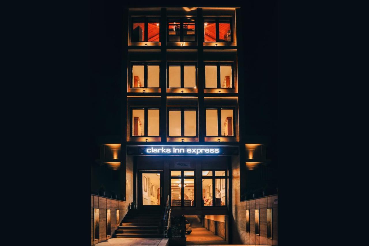 Clarks Inn Express, Dehradun Exterior photo